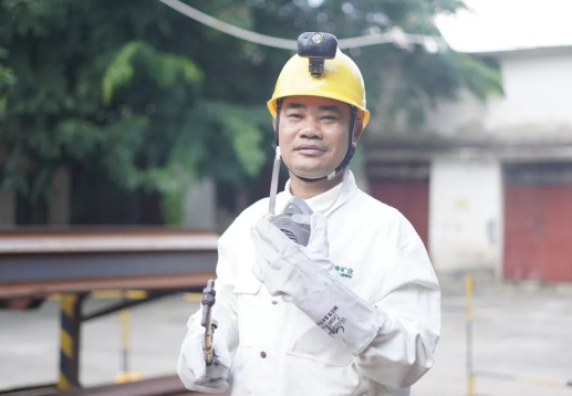 海南礦業(yè)員工李勇:全國表彰！海南礦業(yè)員工李勇榮膺全國勞動(dòng)模范